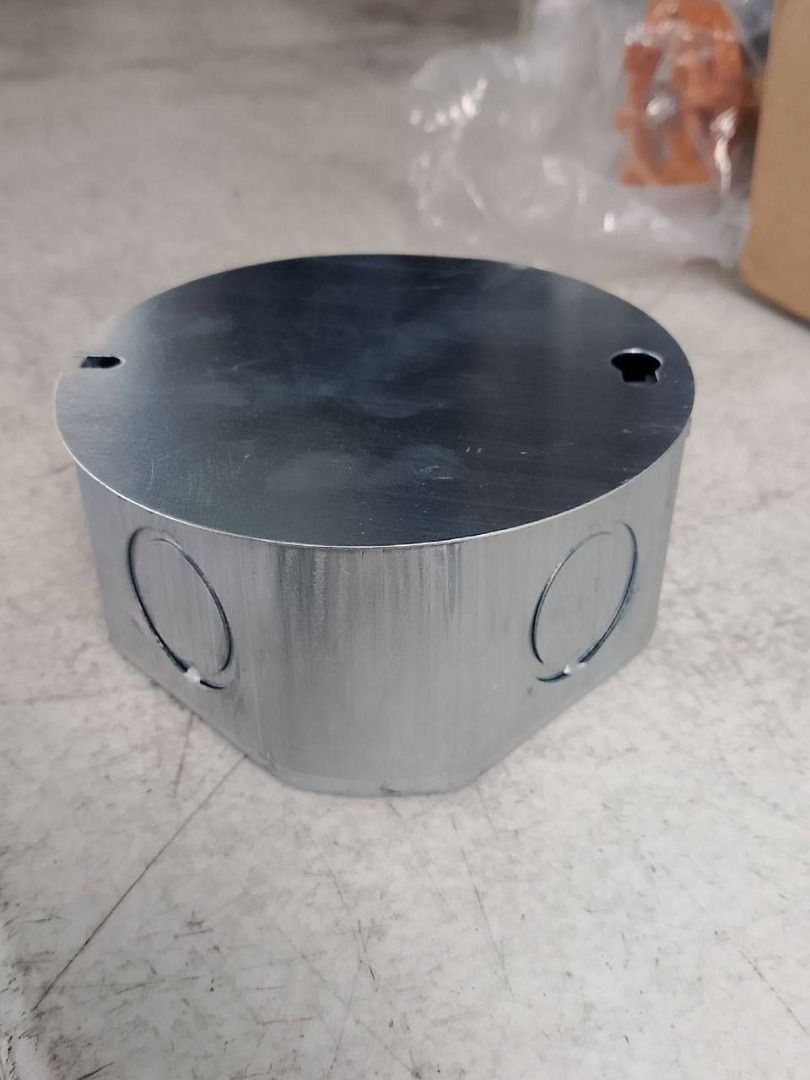 Metal junction box w/ cover (Category: Everything Else Others) located in Manila. Submitted by joeyroque09 (Listing ID 1467678225, Image 2). Description: Metal junction box w/ cover.