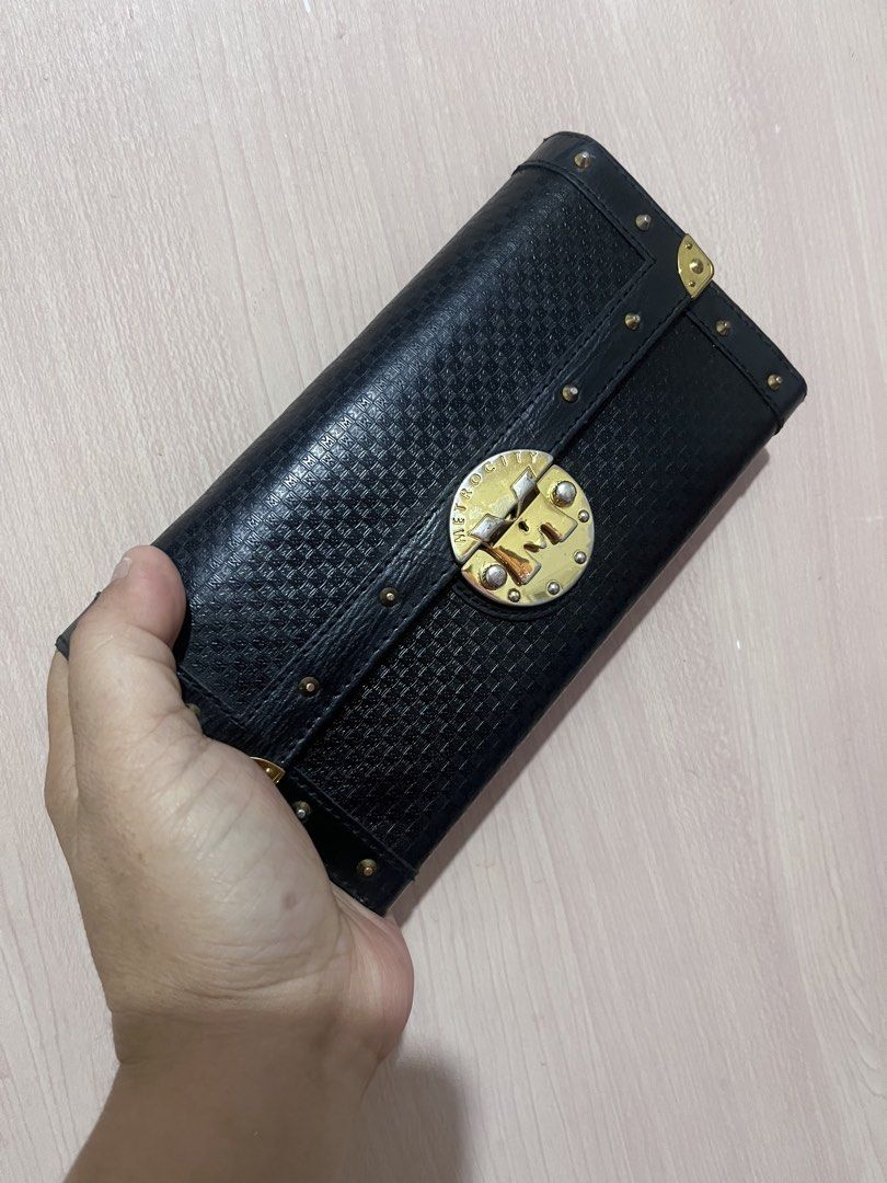 Metrocity black long wallet | free shipping (Category: Wallets & Card holders) located in Iloilo. Submitted by youronlinesister (Listing ID 1467750099, Image 2). Description: Metrocity black wallet Tarnish on hardware Many card slots High quality Bawal sa maselan Price: P900 free shipping via J&T Mop: gcash.