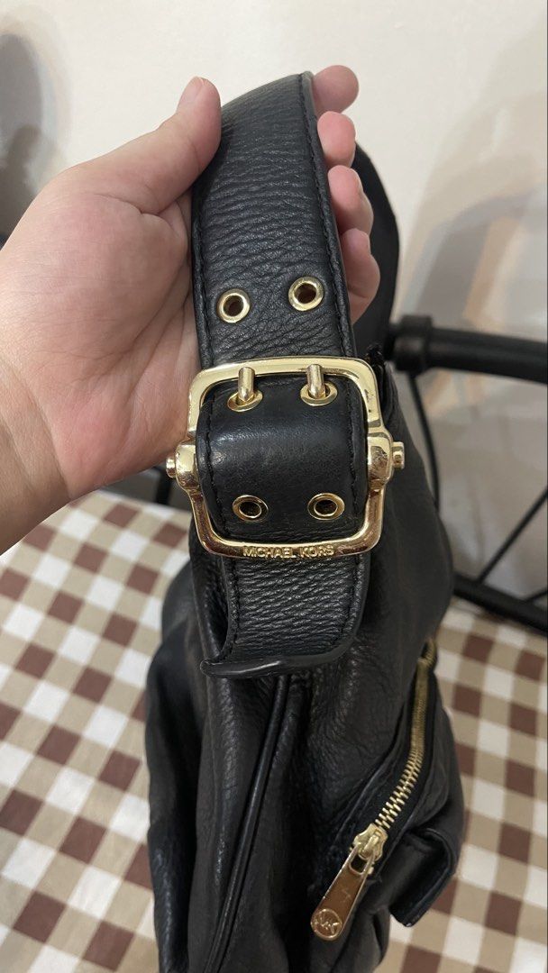 Michael Kors Black Leather Shoulder Bag with Front Pockets (Category: Luxury Bags & Wallets) located in Quezon City. Submitted by koichronicles (Listing ID 1467771447, Image 2). Description: 💯 Authentic 📌 In excellent condition. Just minor signs of usage 📌 No box/dust bag.