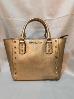(Category: ) located in . Submitted by preloved439 (Listing ID 1467234876, Image 1). Description: .