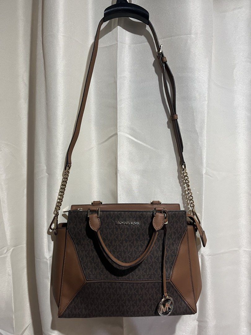 Michael Kors Hope medium messenger satchel bag (Category: Tote Bags) located in Davao. Submitted by daveespino81318 (Listing ID 1467669922, Image 2). Description: Michael Kors Hope medium messenger satchel bag in classic brown signature monogram coated canvas. Condition: Good pre-owned condition with minor signs of wear. Issue: see last pictures Location: Davao City Jnt courier.