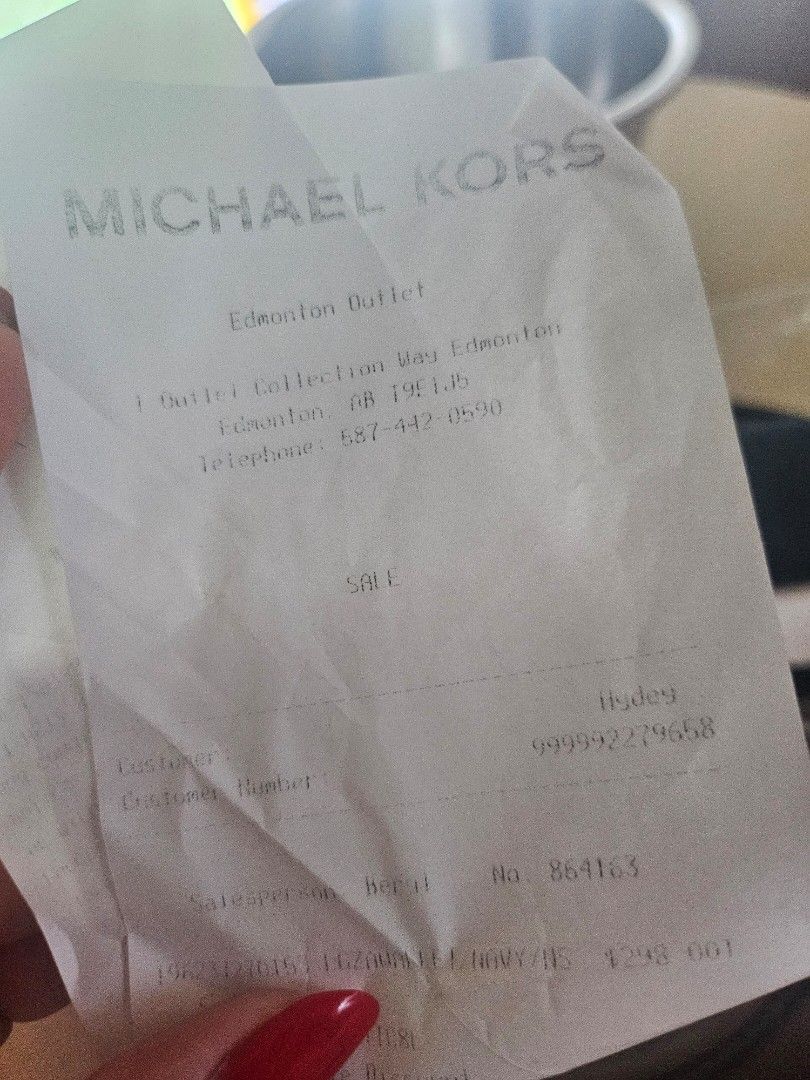 Michael Kors Jet Set Navy Crossbody Bag (Category: Cross-body Bags) located in Dasmarinas. Submitted by klasique.luxxe (Listing ID 1467703607, Image 3). Description: - Brand: Michael Kors Jet Set Crossbody - Color: Navy and White with chunky logo strap - Condition: Brand new, never used, still wrapped in plastic with original tags attached - Proof of Authenticity: Outlet store receipt included.