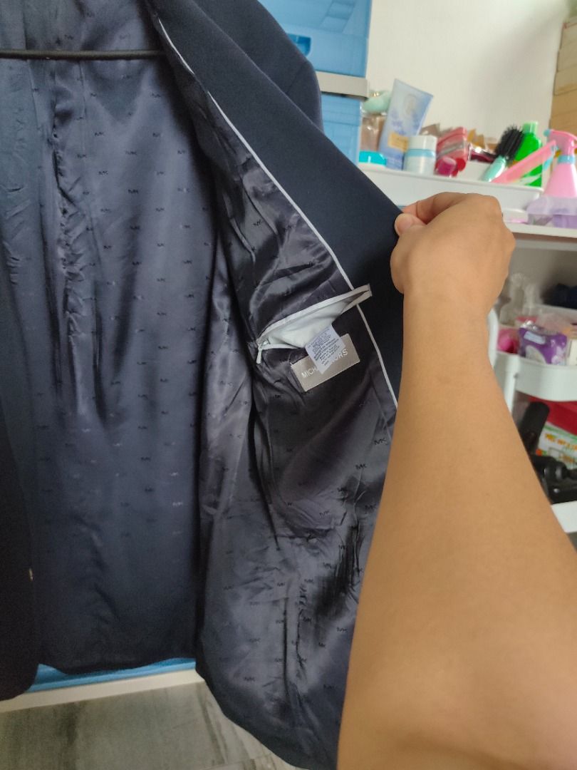 Michael Kors Navy Blazer - XL (Category: Coats, Jackets and Outerwear) located in Dasmarinas. Submitted by acesteve (Listing ID 1467756755, Image 3). Description: Size in inches: 24 width 31 length No issues or alterations Loc: Dasma Cavite MOP: Gcash.