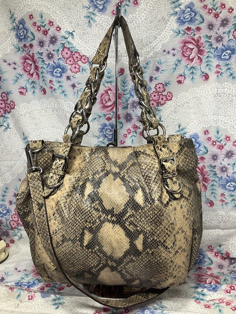 MICHAEL KORS PYTHON EMBOSSED LEATHER CONVERTIBLE CROSSBODY/SHOULDER BAG (Category: Cross-body Bags) located in General Mariano Alvarez. Submitted by adonid (Listing ID 1467628222, Image 1). Description: MICHAEL KORS PYTHON EMBOSSED LEATHER CONVERTIBLE CROSSBODY/SHOULDER BAG GOOD CONDITION NORMAL SIGN OF USAGE ONLY .