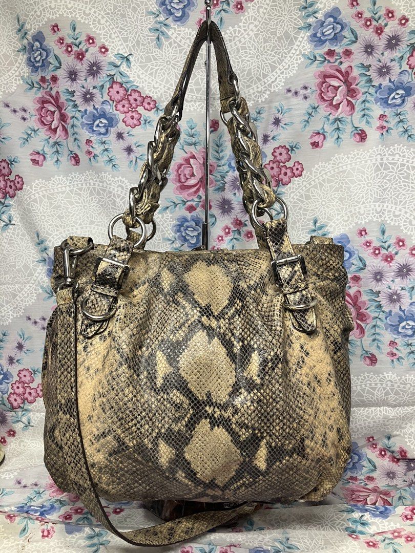 MICHAEL KORS PYTHON EMBOSSED LEATHER CONVERTIBLE CROSSBODY/SHOULDER BAG (Category: Cross-body Bags) located in General Mariano Alvarez. Submitted by adonid (Listing ID 1467628222, Image 2). Description: MICHAEL KORS PYTHON EMBOSSED LEATHER CONVERTIBLE CROSSBODY/SHOULDER BAG GOOD CONDITION NORMAL SIGN OF USAGE ONLY .