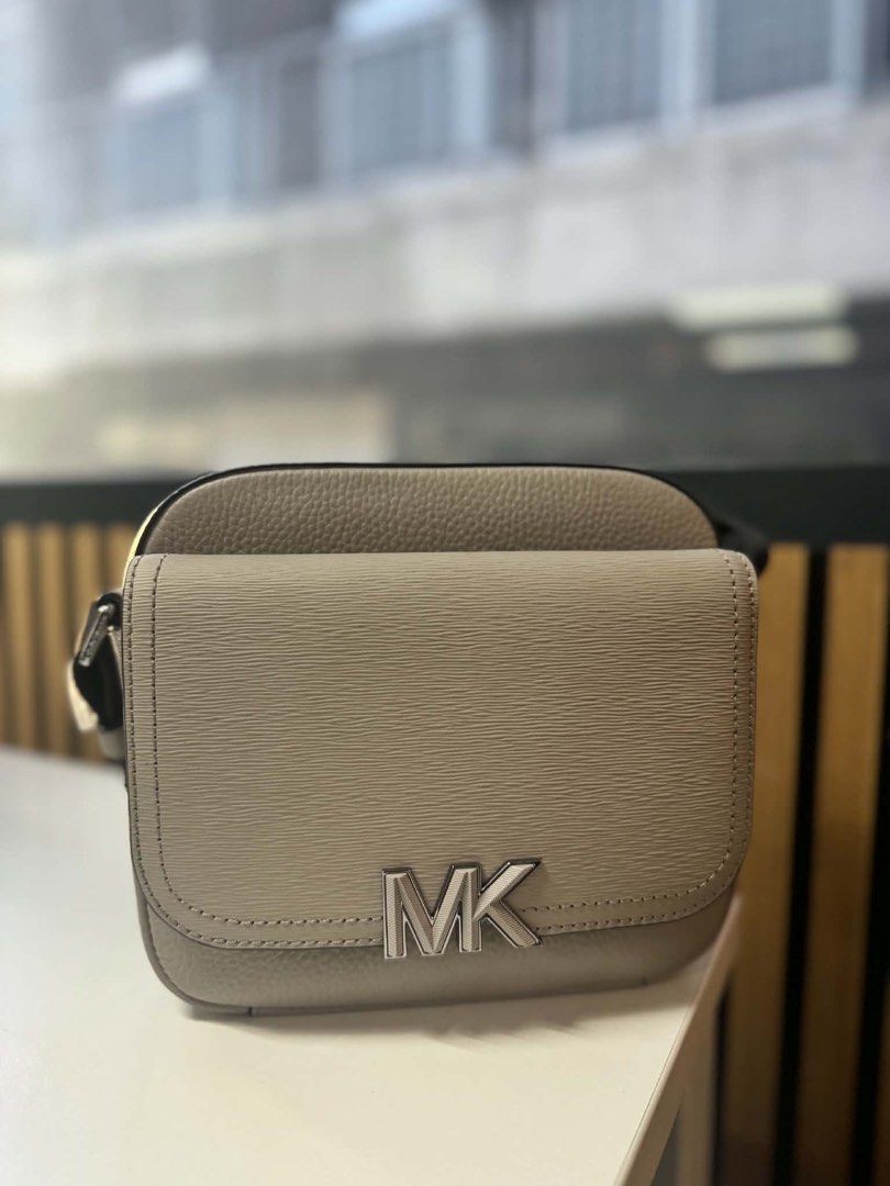 Micheal Kors Cooper/Hudson (Category: Luxury Bags & Wallets) located in Marilao. Submitted by carlokilla (Listing ID 1467660671, Image 2). Description: Brand New Authentic Michael Kors Cooper (Hudson) Textured Leather Crossbody Bag. Light Gray Greige Colorway.