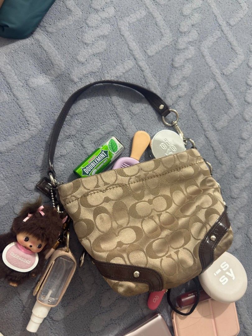 Mini Carly coach (Category: Luxury Bags & Wallets) located in Bulacan. Submitted by ronrm (Listing ID 1467820377, Image 1). Description: lalamove or jnt.