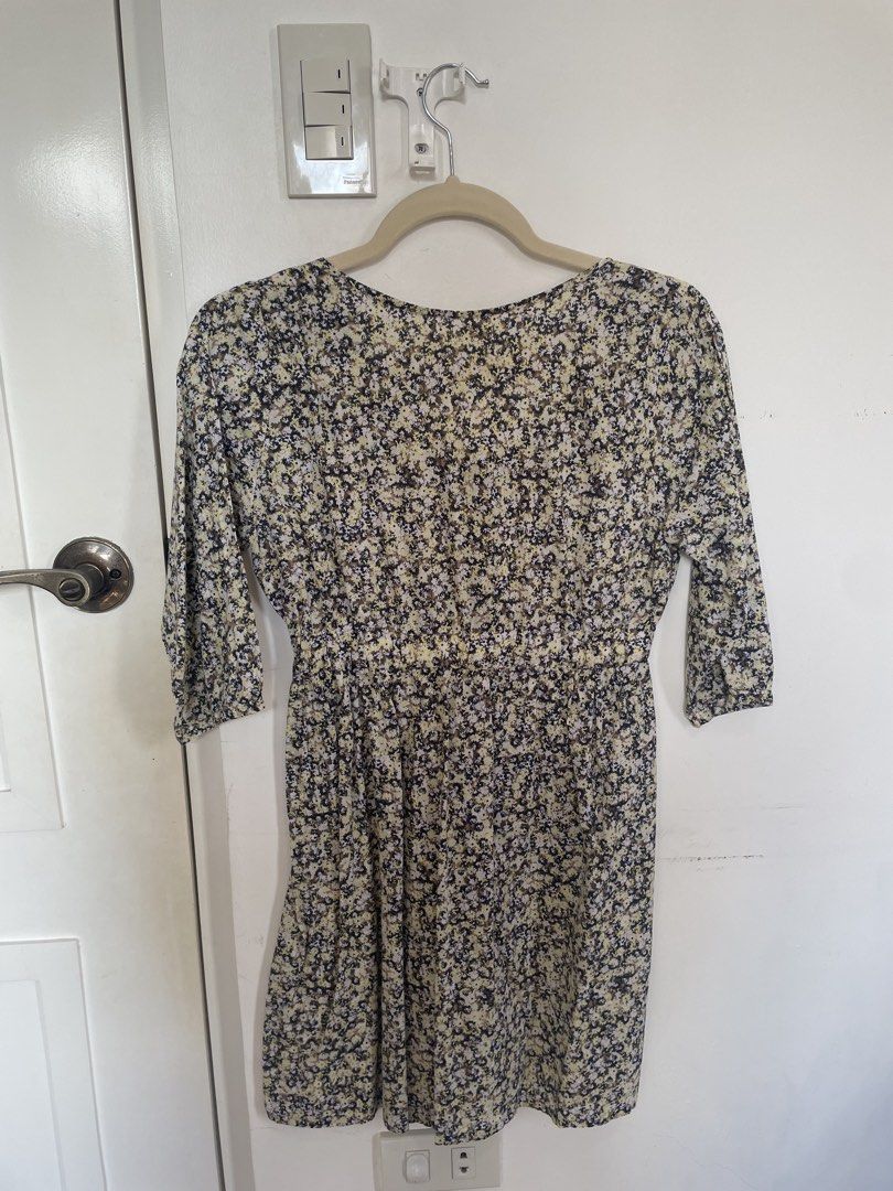 Mini dress, low back (Category: Dresses) located in Bulacan. Submitted by kayecee_12 (Listing ID 1467656856, Image 1). Description: Title: mini floral dress Description: 3/4 sleeves, lowback Price: php220 Flows: none Payment option: GCash Delivery option: (shoulder by buyer) Lalamove Thank you for your interest! 😊 Just a reminder that this item is preloved, so please manage expectations. I’ve provided actual photos and an honest description of i