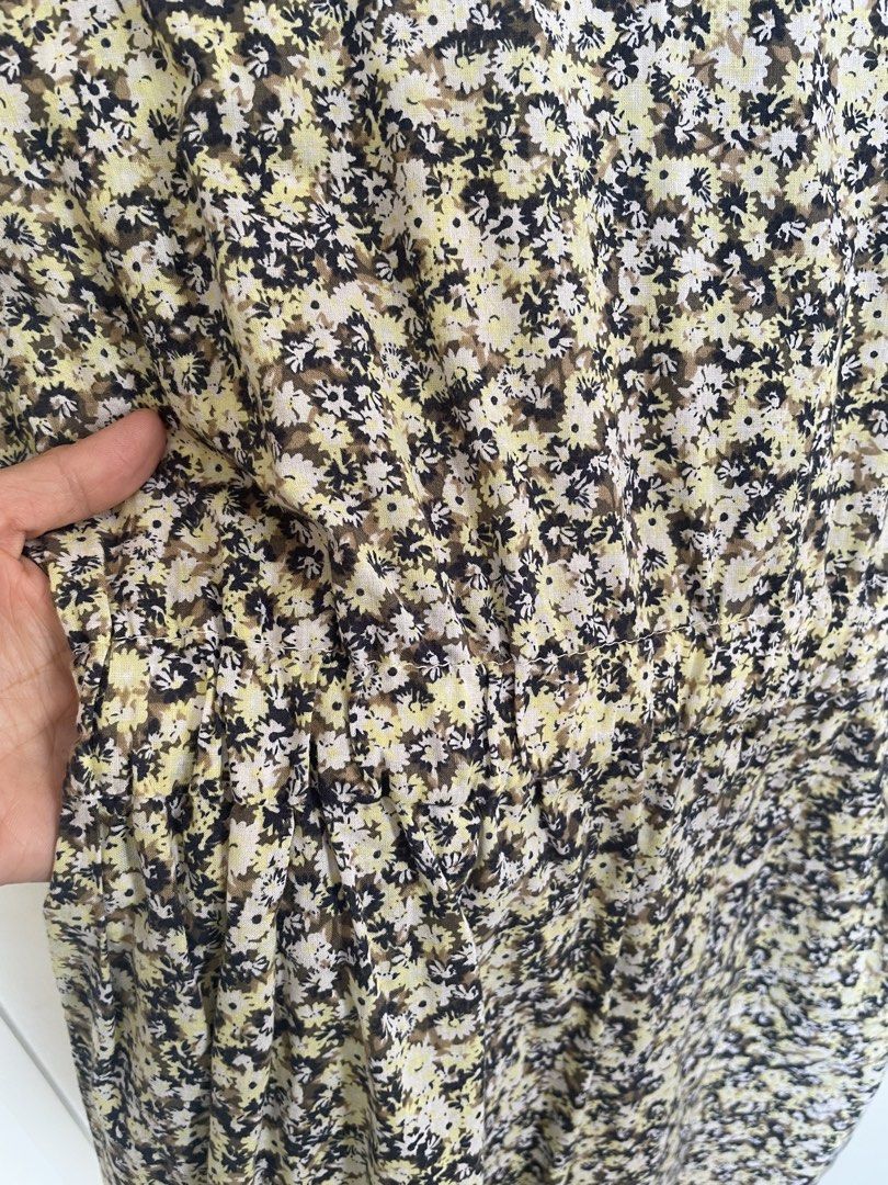 Mini dress, low back (Category: Dresses) located in Bulacan. Submitted by kayecee_12 (Listing ID 1467656856, Image 3). Description: Title: mini floral dress Description: 3/4 sleeves, lowback Price: php220 Flows: none Payment option: GCash Delivery option: (shoulder by buyer) Lalamove Thank you for your interest! 😊 Just a reminder that this item is preloved, so please manage expectations. I’ve provided actual photos and an honest description of i