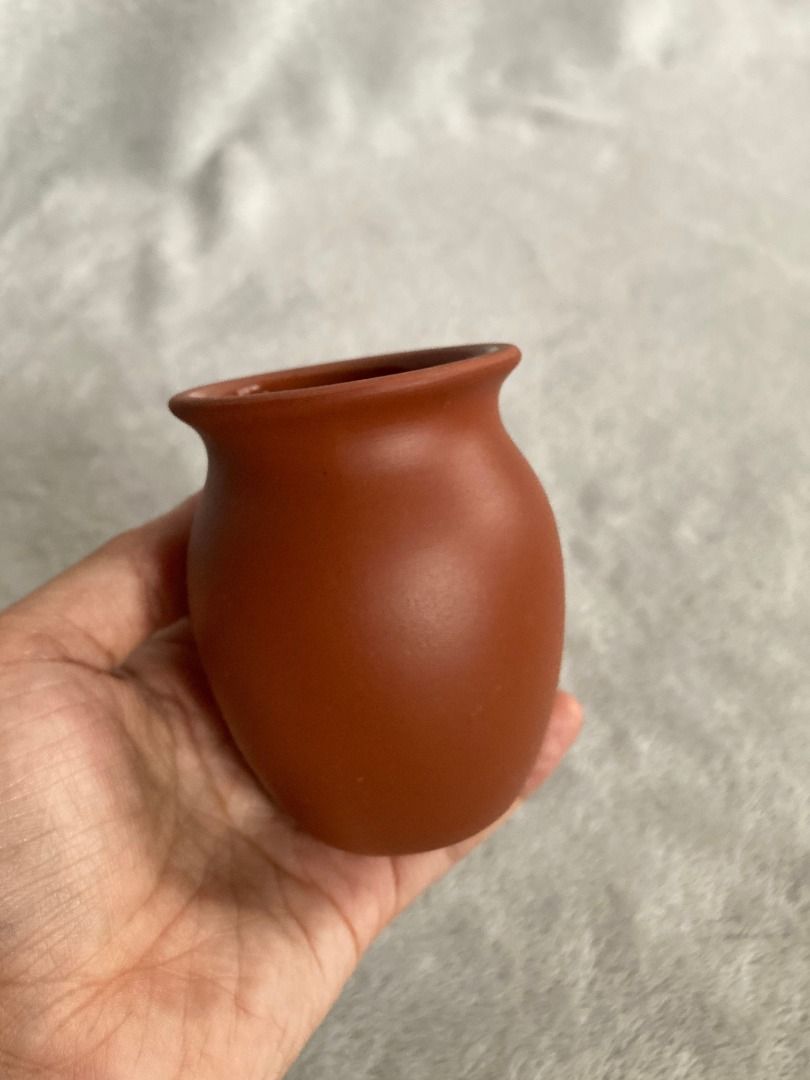 Mini terracotta pot small ceramic vase (Category: Vases & Decorative Bowls) located in Rizal. Submitted by sheeraay (Listing ID 1467704073, Image 3). Description: - Material: Reddish-brown terracotta clay with a smooth glazed interior - Size: Palm-sized, lightweight mini planter - Design: Classic rounded body with a flared rim - Condition: Clean inside and out - Ideal for: Tiny desk plants, succulents, or small props.