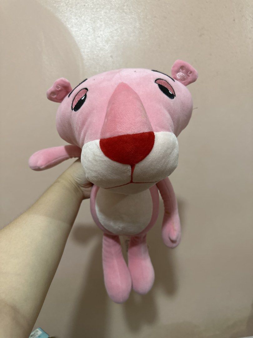 Miniso Pink Panther Stuffed Toy (Category: Plushies & Soft Toys) located in Manila. Submitted by chantalbe69523 (Listing ID 1467725998, Image 1). Description: - Brand: Official Miniso Licensed Pink Panther - Condition: Brand new with original swing tags attached - Material: Ultra-soft pink fabric - Features: Classic sleepy eyes and bright red nose - Size: Standard medium - Ideal for: Gifting, collection, or cute room decor Needs cleaning lang.