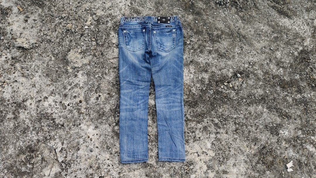 Miss me skinny jeans (Category: Jeans) located in Mati. Submitted by gsthrift (Listing ID 1467706342, Image 1). Description: width 30-31 length 37 leg opening 6.