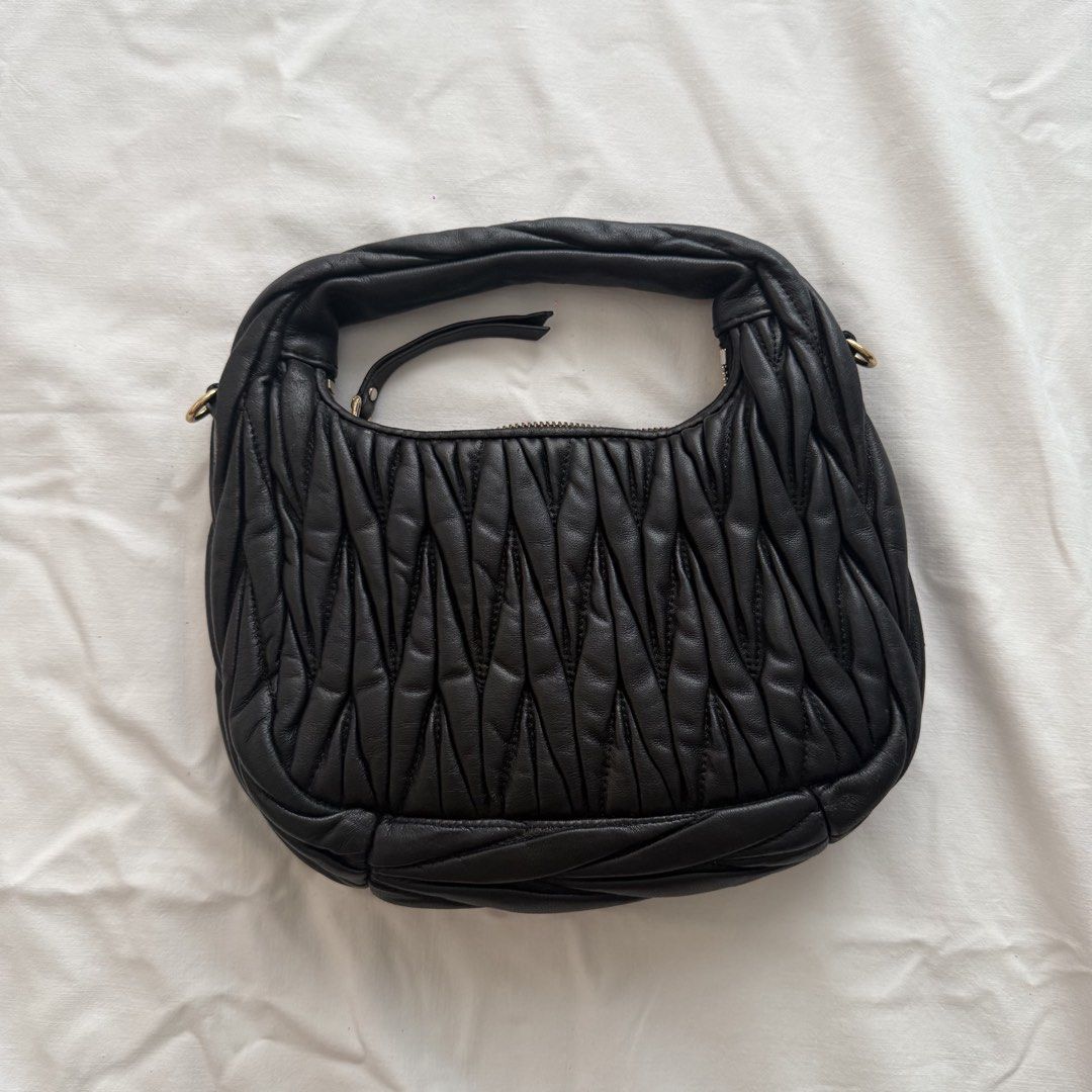 Miu miu shoulder bag (Category: Shoulder Bags) located in Baguio. Submitted by dsabelg (Listing ID 1467718448, Image 2). Description: .