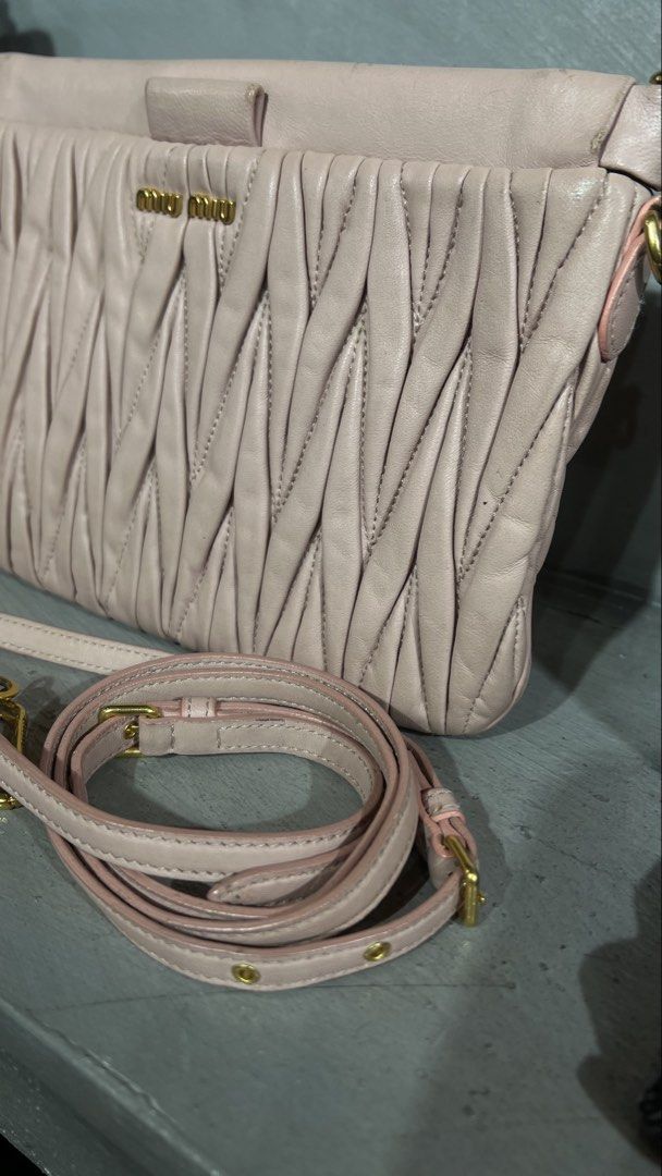 miumiu (Category: Sling Bags) located in Manila. Submitted by source.selection (Listing ID 1467686365, Image 3). Description: .