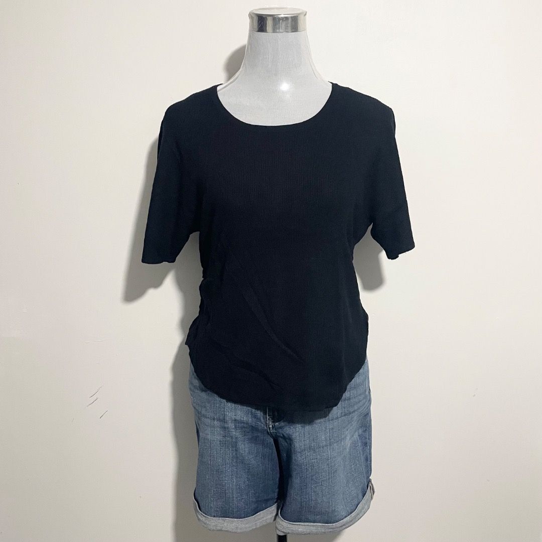 M-L Black Knitted Tops (Category: Shirts) located in Bacolor. Submitted by chicn_classy (Listing ID 1467746362, Image 1). Description: .
