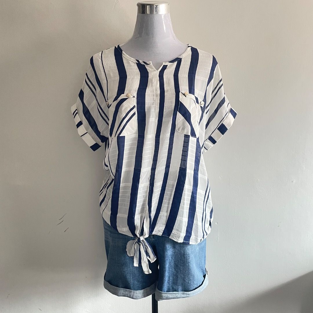 M-L Chiffon Stripes Blouse (Category: Blouses) located in Bacolor. Submitted by chicn_classy (Listing ID 1467745153, Image 1). Description: .