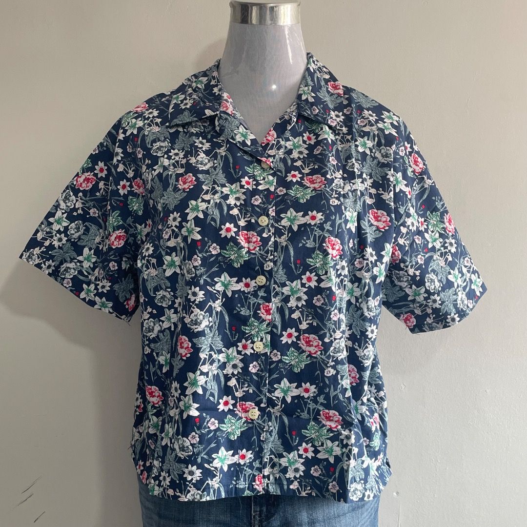 M-L SM Woman Blouse (Category: Blouses) located in Bacolor. Submitted by chicn_classy (Listing ID 1467746015, Image 2). Description: .