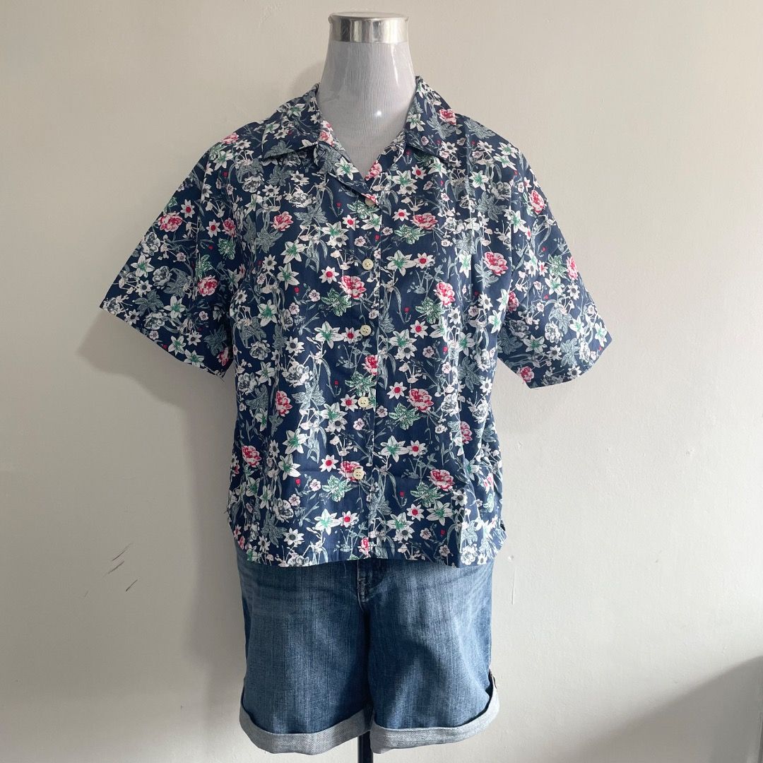 M-L SM Woman Blouse (Category: Blouses) located in Bacolor. Submitted by chicn_classy (Listing ID 1467746015, Image 1). Description: .