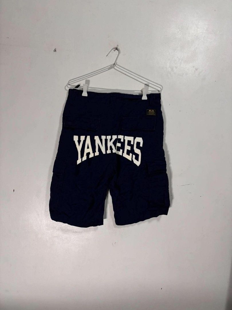 ML YANKEES CARGO SHORTS (Category: Shorts) located in Gerona. Submitted by thrift_servers (Listing ID 1467609189, Image 1). Description: .