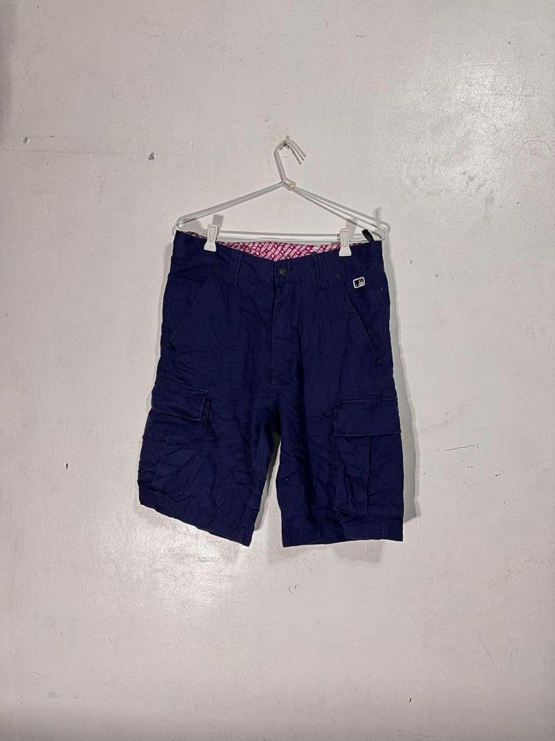 ML YANKEES CARGO SHORTS (Category: Shorts) located in Gerona. Submitted by thrift_servers (Listing ID 1467609189, Image 2). Description: .