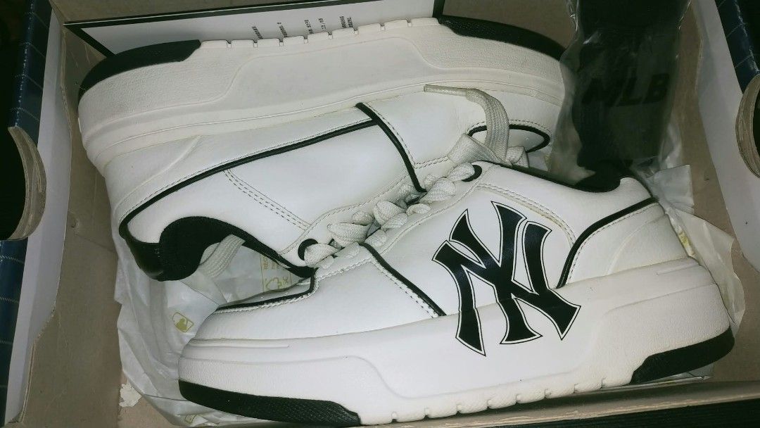 MLB chunky liner new york yankees (Category: Sneakers) located in Caloocan City. Submitted by chani7878 (Listing ID 1467727140, Image 1). Description: SIZE US W6 UK 3 EUR 36.5 MM 230 MLB CHUNKY LINER OFF WHITE MLB KOREA STYLE CODE 3ASXCA12N-50WHS WITH BOX AND EXTRA BLACK LACE GOOD AS NEW ILANG BESES LANG NAGAMIT KITA NAMAN SA PIC WITH POISON Certification Of Aunthentication ORIGINAL MLB RFS NEED FUNDS MEETUP LALAMOVE JNT LOC METRO MANILA RUSH SAL