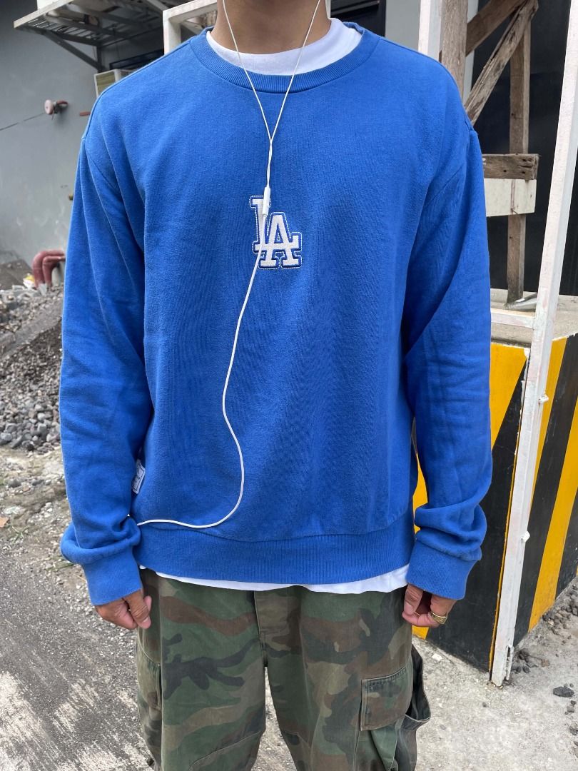MLB LA SWEATSHIRT (Category: Coats, Jackets and Outerwear) located in Tabaco. Submitted by touchbytats (Listing ID 1467735643, Image 2). Description: length: 26 width: 23 issue: no issue condition: lightly used 📍Shipping fee is shouldered by the buyer NOTE: 📍Please manage your expectation. 📍These are thrifted items, already washed and ready to wear. However, some pieces may have stains that can be removed with washing. 📍Minor signs of wear or