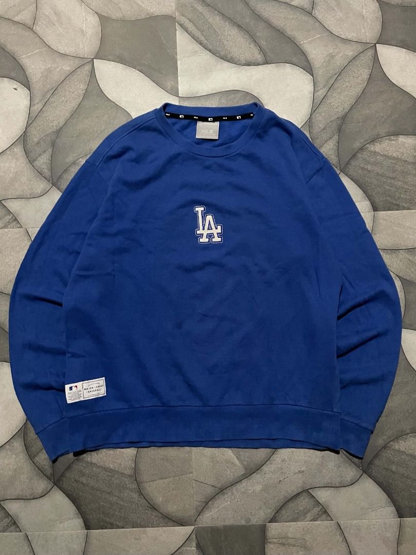 MLB LA SWEATSHIRT (Category: Coats, Jackets and Outerwear) located in Tabaco. Submitted by touchbytats (Listing ID 1467735643, Image 1). Description: length: 26 width: 23 issue: no issue condition: lightly used 📍Shipping fee is shouldered by the buyer NOTE: 📍Please manage your expectation. 📍These are thrifted items, already washed and ready to wear. However, some pieces may have stains that can be removed with washing. 📍Minor signs of wear or