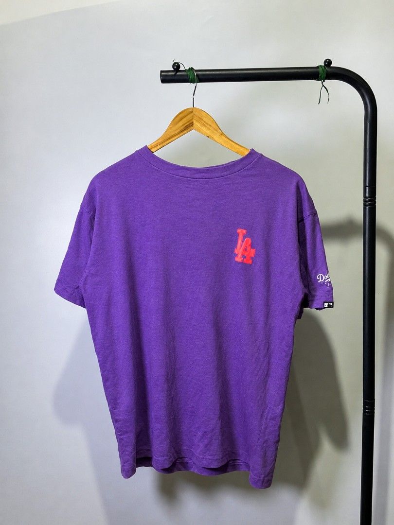 MLB LOS ANGELES DODGERS SHIRT (Category: Tshirts & Polo Shirts ) located in Davao. Submitted by nmd.archives (Listing ID 1467612621, Image 2). Description: XS on tag 21 x 27 (fits medium to large) Color rate and condition: 9.8/10 No issue.