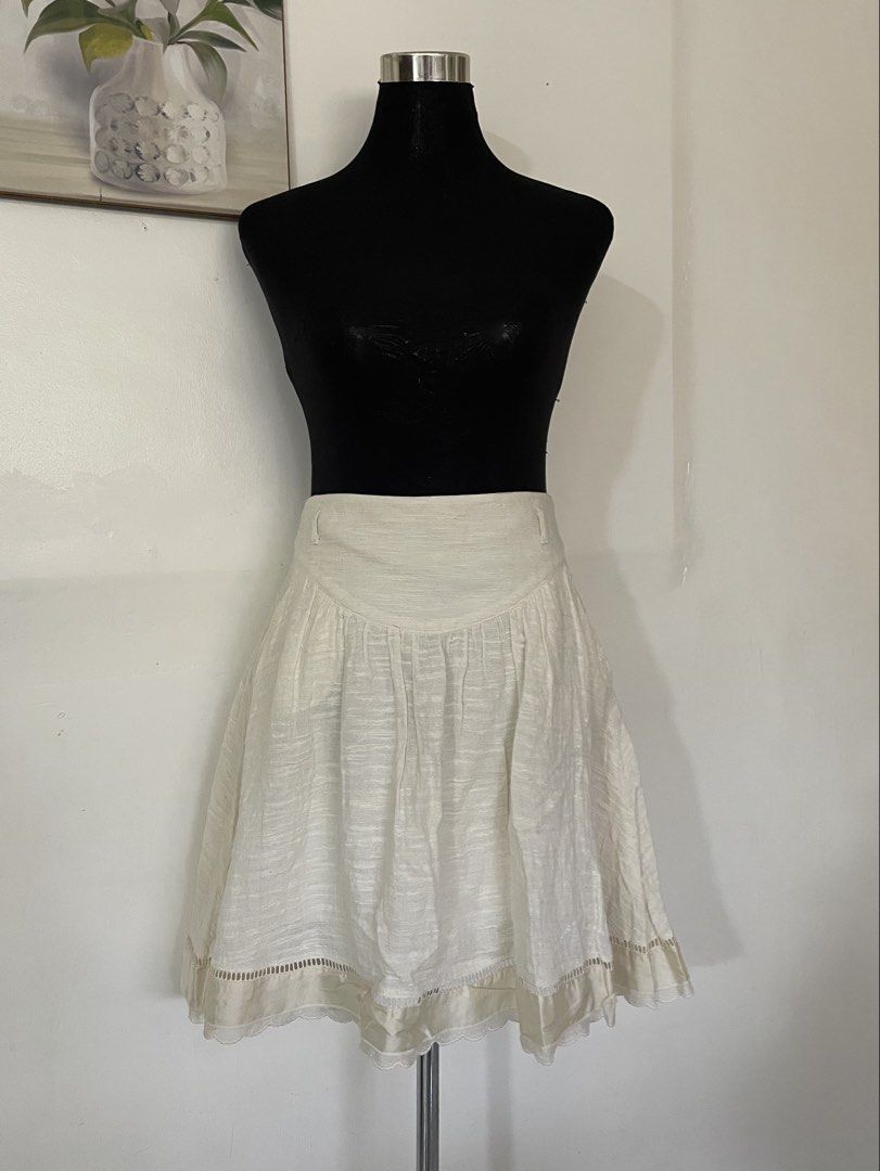 MNG Suit White Textured Skirt (Category: Skirts) located in Tagum. Submitted by declutterflyy (Listing ID 1461120100, Image 3). Description: .
