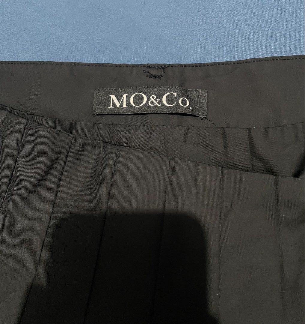 MO&Co black pleated skort w a side zippers (Category: Skirts) located in Taguig. Submitted by lykamangubat (Listing ID 1467710421, Image 3). Description: Wore this when I went to the cas concert 🥹.