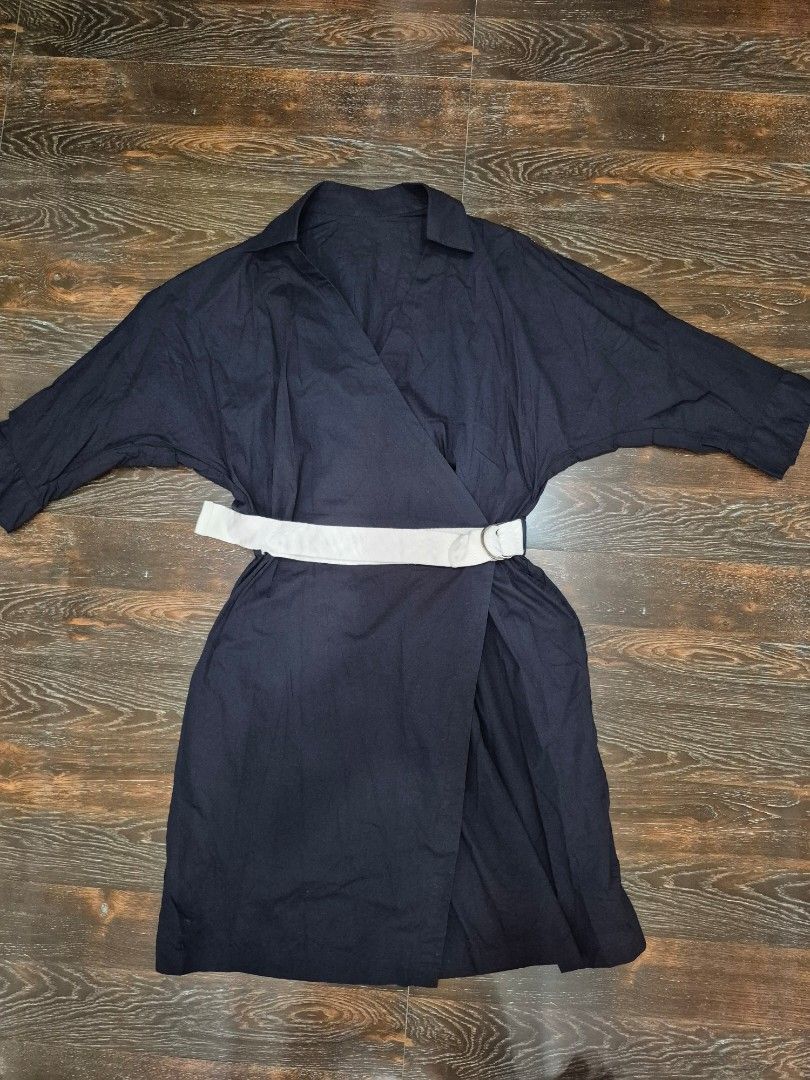 Mo&Co Dark Blue Wrap Dress (Category: Dresses) located in Santa Cruz. Submitted by deenem (Listing ID 1467627202, Image 2). Description: Like New😍👌 No flaws👌 Can fit S-M Asian (Measurements laid flat in inches) Bust:18 Lenght: 36.