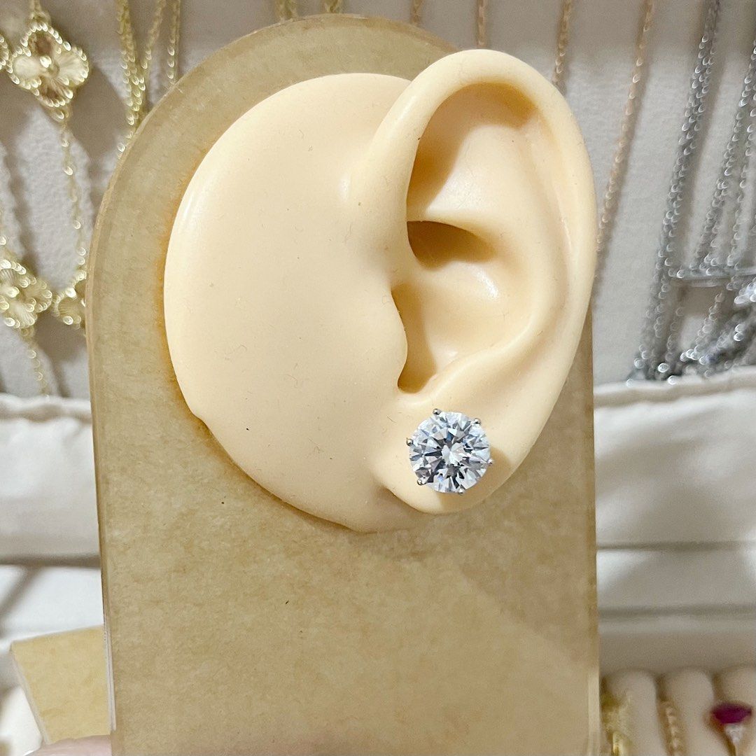 MOISSANITE LIKE SOLITAIRE NECKLACE EARRING SET (Category: Earrings) located in Talavera. Submitted by curatedbykhy (Listing ID 1467605841, Image 3). Description: NOT Moissanite or Diamond (8A cubic zirconia only) stone is comparable with moissanite (see last pic) — non tarnish and hypo allergenic — Necklace & Earring: 8A cubic zirconia — Ring: Moissanite in copper setting (no cert) .