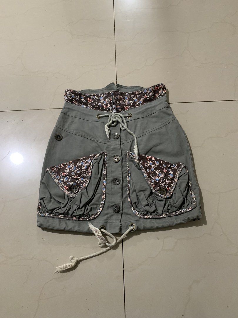 Morgan de toi (Category: Skirts) located in Antequera. Submitted by litsthrift (Listing ID 1467719943, Image 1). Description: morgan de toi utility cargo skirt.