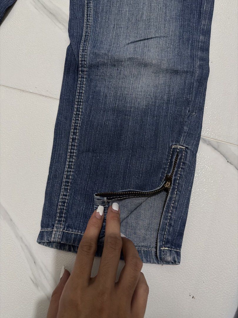 Mossimo Jeans (Category: Jeans) located in Las Pinas. Submitted by gmonteros (Listing ID 1467690835, Image 3). Description: .