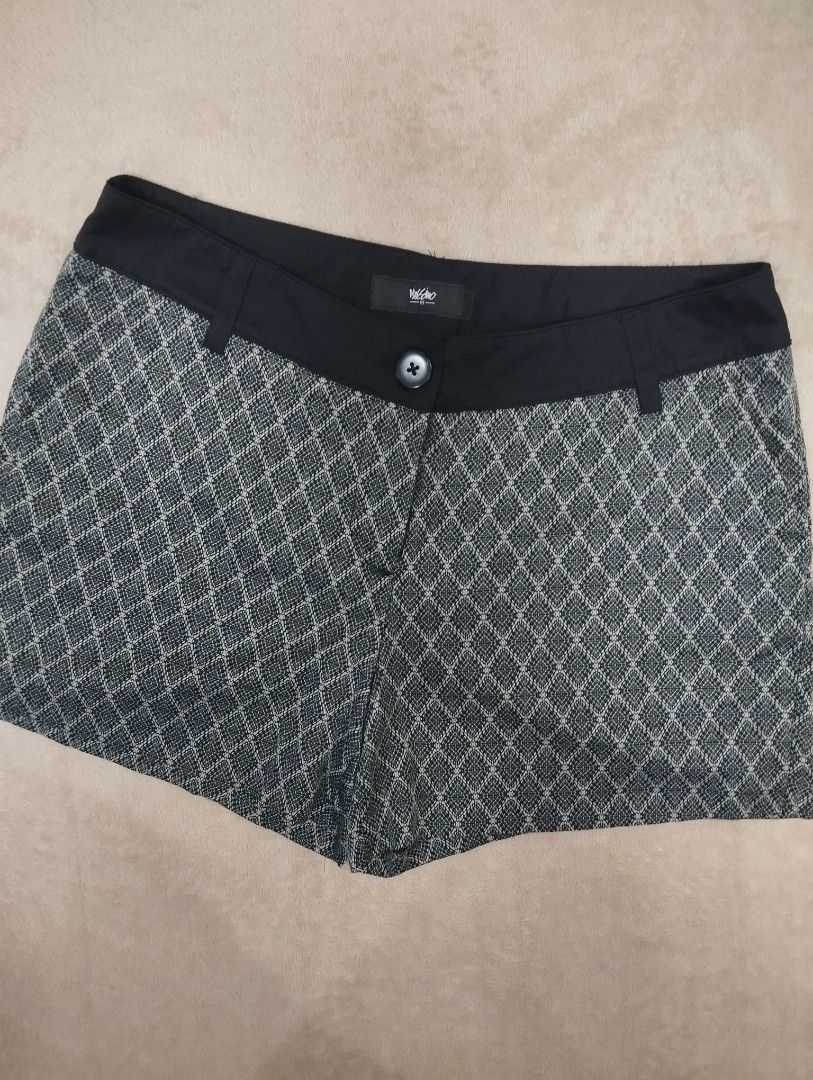 Mossimo Supply Co. Women Shorts Bundle Set (Category: Shorts) located in Dagupan City. Submitted by nartleb_naan (Listing ID 1467656253, Image 2). Description: Bundle of two pairs of women's shorts from Mossimo. First pair features a black waistband and grey diamond patterned fabric, size 6, 100% polyester. Second pair is an olive green textured fabric with an elastic drawstring waist, size XS. Both casual pieces, ready for warmer weather outfits