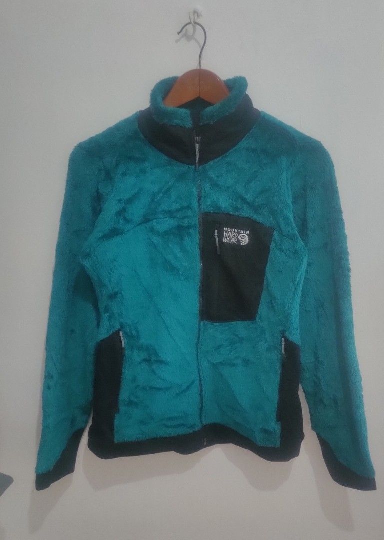 Mountain hardware Polar Tech Sweater (Category: Coats, Jackets and Outerwear) located in Cabuyao City. Submitted by THRIFTHITS (Listing ID 1467638962, Image 1). Description: Mountain Hardware Polar Tech Sweater (Authentic) ASNEW 19-20x24 Mine 380‼️ Direct Message me and Add for fast Transaction ty .