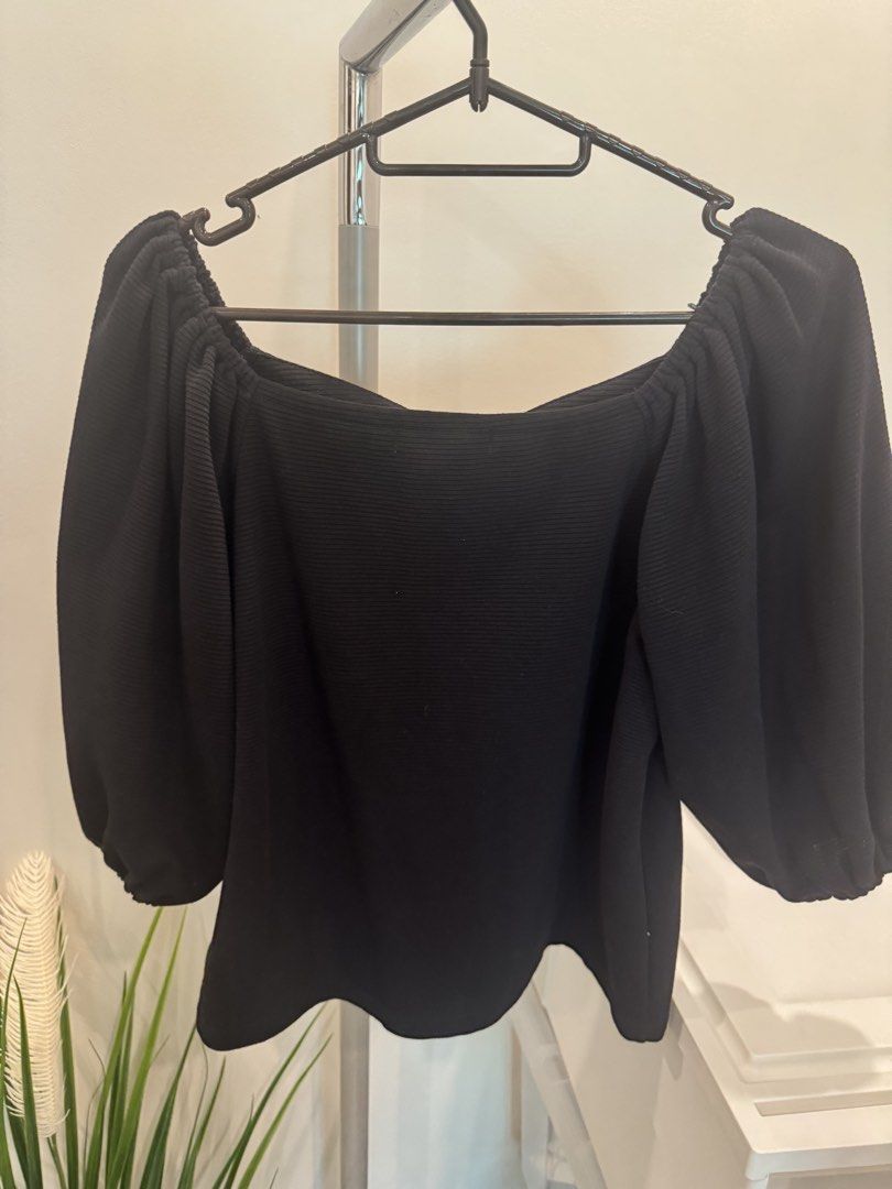 MOUSSY Black Square Neck Puff Sleeve Top (Category: Blouses) located in Quezon City. Submitted by actank (Listing ID 1467612191, Image 2). Description: - Brand: Moussy - Color: Black - Size: Free size - Details: Square neckline, voluminous puff sleeves, ribbed knit texture - Style Tip: Versatile piece that pairs easily with denim or skirts - Care: Clean and ready to wear.