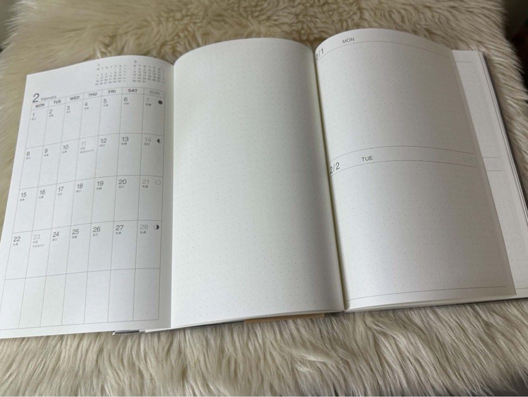 MUJI 2027 A5 Planner (Category: Stationery & School Supplies) located in Taguig. Submitted by snpack (Listing ID 1467716601, Image 3). Description: Muji 2027 Planner - Size: A5 - brand new - got it from Hong Kong Rfs: I prefer the white cover Can also trade it for the white Price is negotiable if get asap.