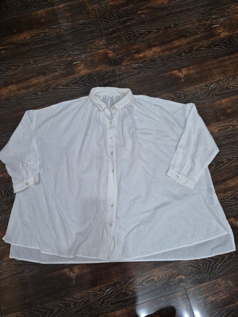 Muji Cotton Oversized White Blouse (Category: Shirts) located in Santa Cruz. Submitted by deenem (Listing ID 1467618084, Image 2). Description: Like New😍👌 No flaws👌 XS on Tag Can fit S-M Asian (Measurements laid flat in inches) Bust:27 Armhole:7.5 Lenght: 24.