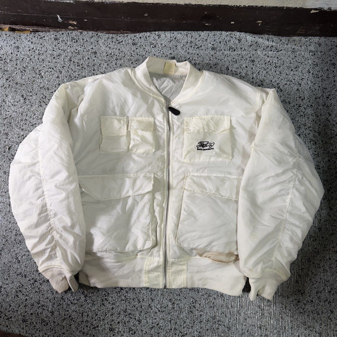 Multi pocket Bomber Jacket (Category: Coats, Jackets and Outerwear) located in Baguio. Submitted by secondoption.ph (Listing ID 1467655432, Image 1). Description: Need wash Size medium Length 26 Width 26.