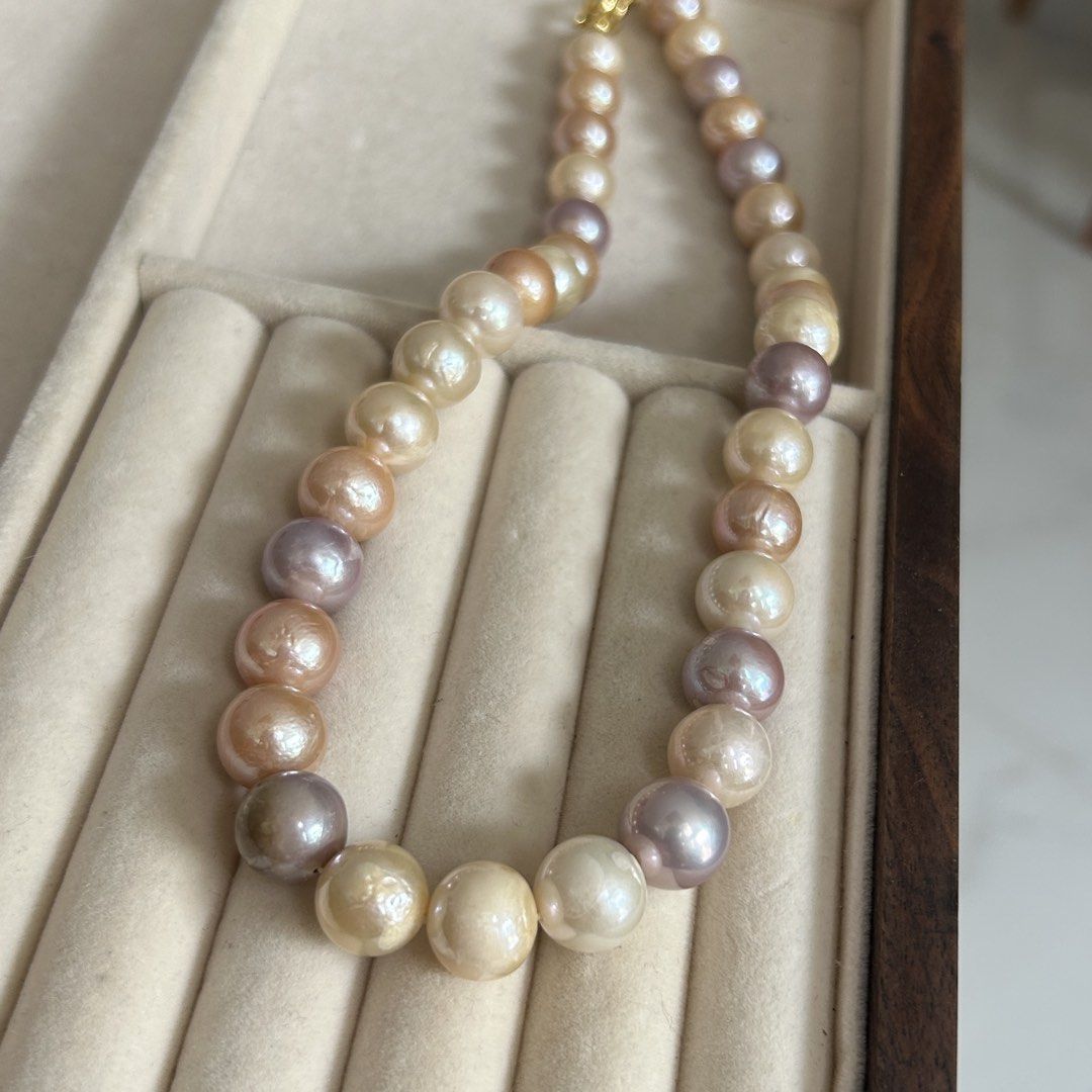 Multi-color pastel color pearl (Category: Necklaces) located in Lipa City. Submitted by avenueusco_ph (Listing ID 1467632076, Image 2). Description: Classic natural pastel mix featuring soft, distinct shades of lavender, peach/apricot, cream, and champagne gold. ✨ With growth color but not visible when worn ✨ Not so round 📍 12.1mm 18” long .