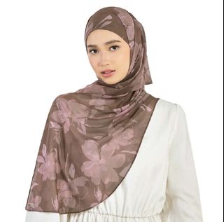 (Category: ) located in . Submitted by feistywardrobe (Listing ID 1467658234, Image 1). Description: .
