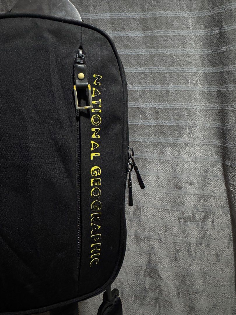 NAT GEO (Category: Cross-body Bags) located in Cagayan de Oro. Submitted by akidomingo088 (Listing ID 1467603774, Image 2). Description: good condition no hiden flaws please check photos provided what you see what you get 🫶🏻.