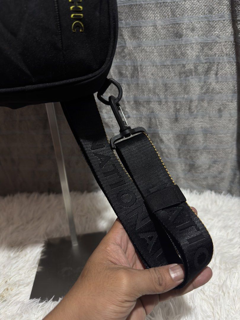 NAT GEO (Category: Cross-body Bags) located in Cagayan de Oro. Submitted by akidomingo088 (Listing ID 1467603774, Image 3). Description: good condition no hiden flaws please check photos provided what you see what you get 🫶🏻.