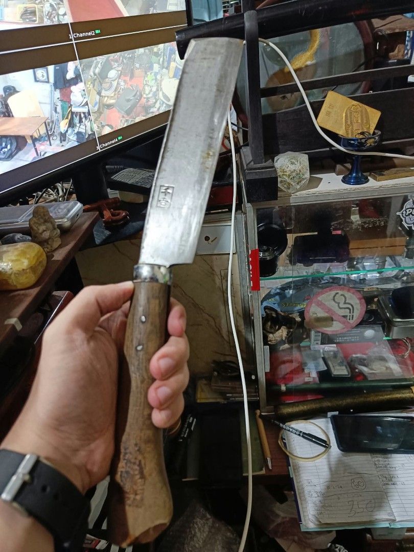 Nata matchete (Category: Knives & Chopping Boards) located in Taguig. Submitted by nippon.toki (Listing ID 1467829354, Image 3). Description: Please read! For sure buyer only! NO COD/COP No reservation The items will be sold to the first payer w/o prior notice. Verbal reservations are not acceptable. Note: All items are vintage. Please manage your expectations accordingly. G cash payment. Shipping via Lalamove Metro Manila. For province: J and T 