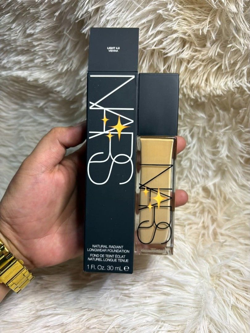 Natural Radiant Long Wear Foundation (Category: Makeup) located in San Fernando. Submitted by aquiknows (Listing ID 1467740736, Image 2). Description: Shade Vallauris Cadiz Valencia Vienna.