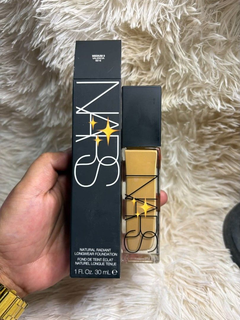 Natural Radiant Long Wear Foundation (Category: Makeup) located in San Fernando. Submitted by aquiknows (Listing ID 1467740736, Image 1). Description: Shade Vallauris Cadiz Valencia Vienna.