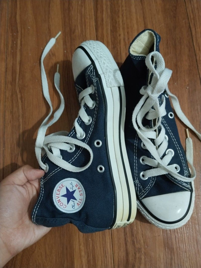 navy blue converse chuck taylor auth (Category: Sneakers) located in Quezon City. Submitted by ubelvr (Listing ID 1467728323, Image 1). Description: size 34-35 no issues! in a good condition.