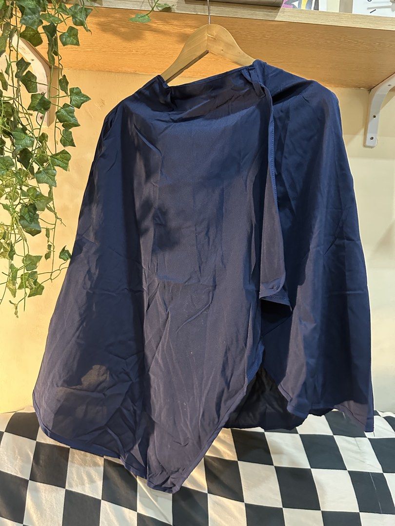 Navy Blue Flowy Culotte Skort (Category: Skirts) located in Manila. Submitted by tenshiii185 (Listing ID 1467680453, Image 2). Description: Dark blue culotte skirt with a comfy elastic waistband. Lightweight and easy to wear for casual days. Needs a quick iron due to storage wrinkles. No brand tag..