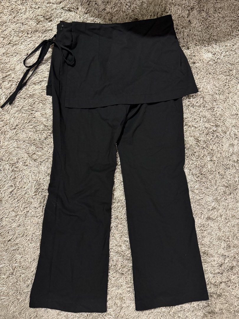 NAXED Black Skort Pants Size M (Category: Skirts) located in Caloocan City. Submitted by newcrystal_3b43ba (Listing ID 1467744244, Image 3). Description: - Color: Solid black - Size: Medium - Condition: Brand new with tag attached - Design: Pants with an attached wrap skirt overlay and side tie waist detail - Style: Versatile and chic, perfect for everyday wear.